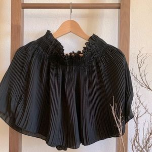 Ruffle Waist Pleated Shorts